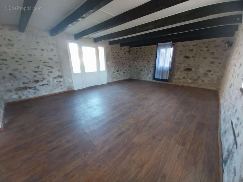Appartement à SAINT-SYMPHORIEN-DE-MARMAGNE