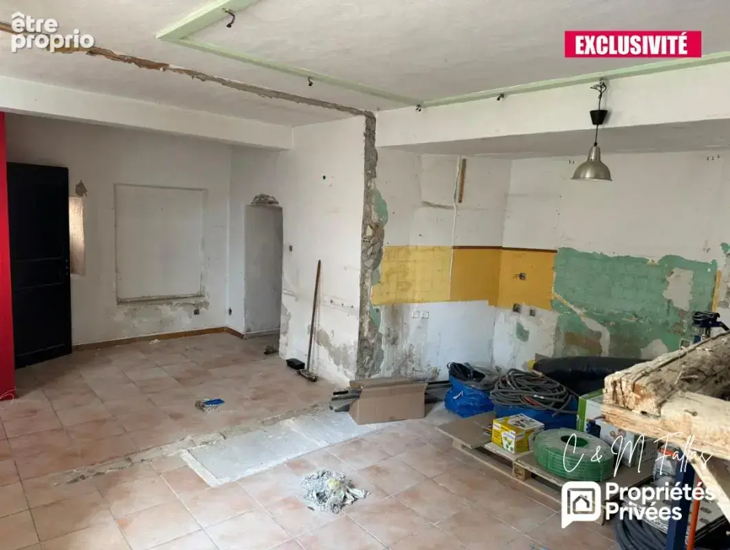 Ensemble immobilier avec appartement rénové - TRAVAILLAN - 220m² - photo 9