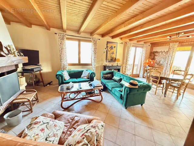 Maison à COLLONGES