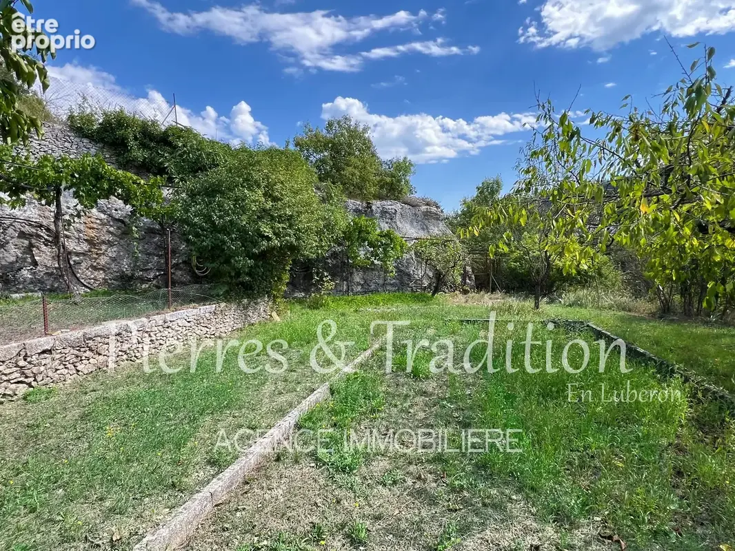 Céreste en Luberon, joli jardin de 480 m² avec petit cabanon - photo 2