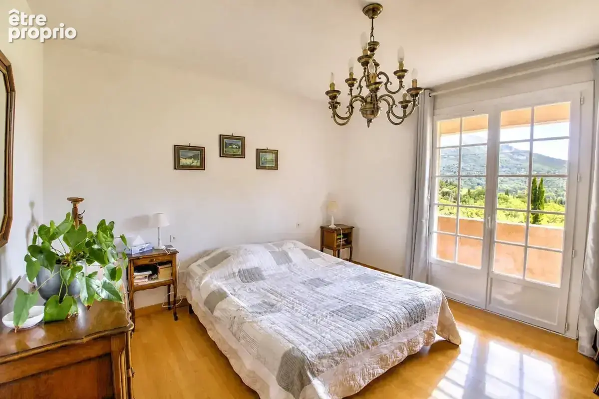 Maison de 6 pièces de 160 m² à Le Bar-sur-Loup - photo 14