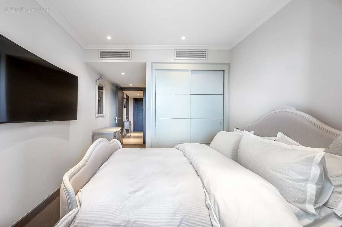 VENDU - CAP D'ANTIBES - Appartement avec vue mer dans résidence d'exception - photo 16
