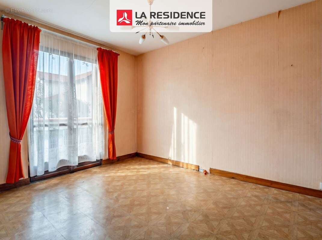 Maison à MAURECOURT