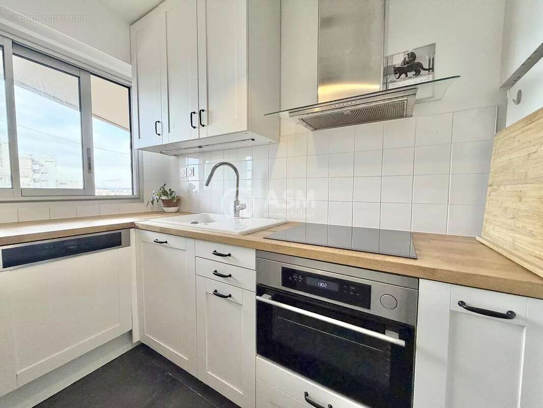 Appartement à COURBEVOIE