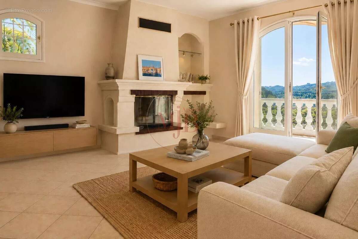 Maison à ROQUEBRUNE-SUR-ARGENS