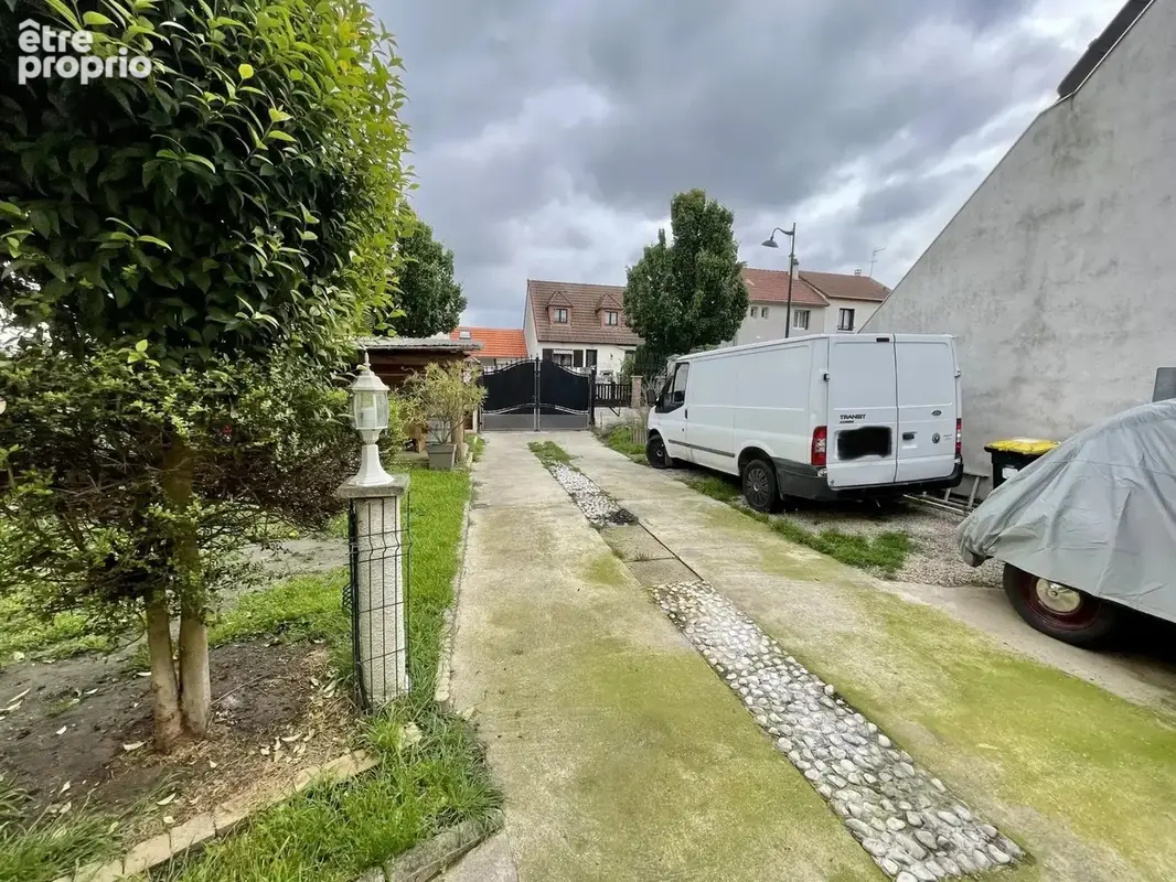 Le blanc mesnil - square stalingrad - photo 1