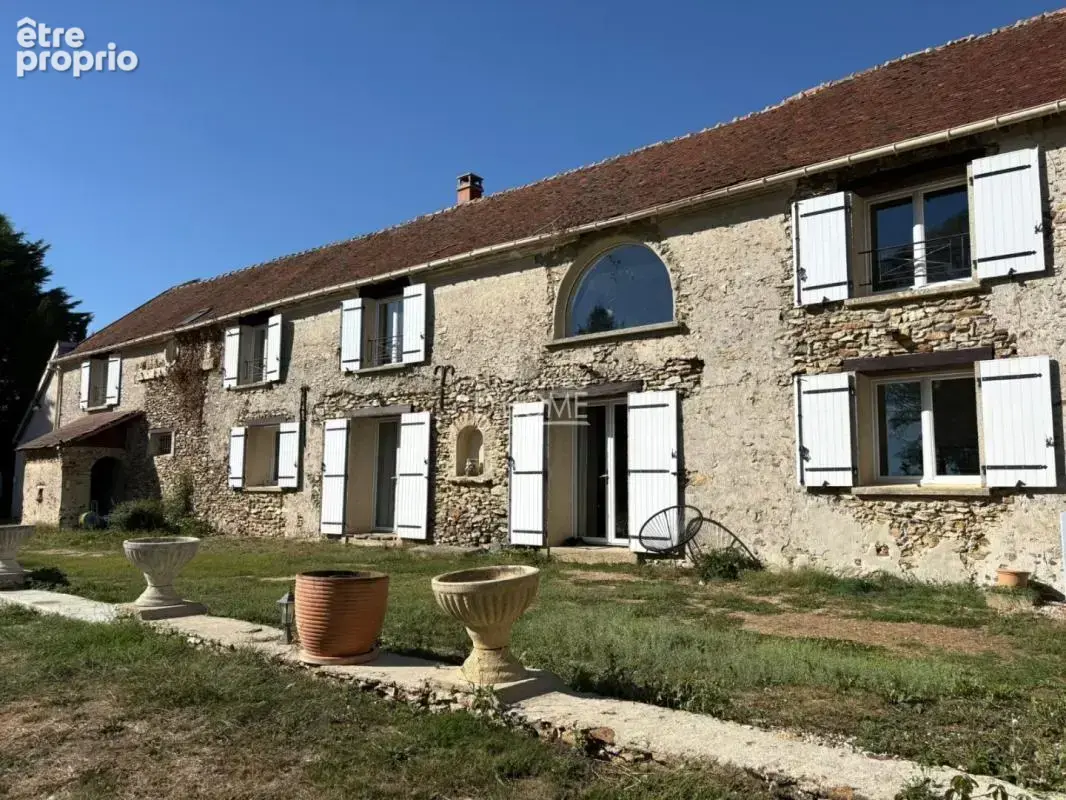 À quelques kilomètres de La Ferté-Gaucher – Maison familiale de 250 m² - photo 2