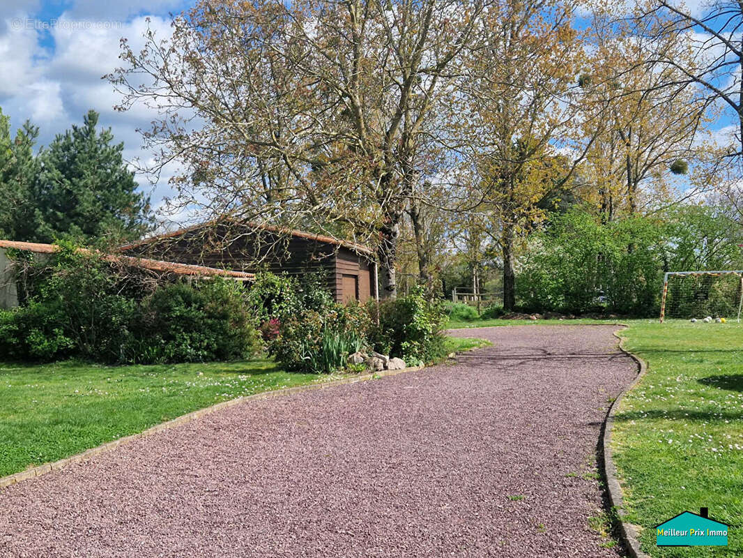 Terrain à SAINT-PHILBERT-DE-GRAND-LIEU