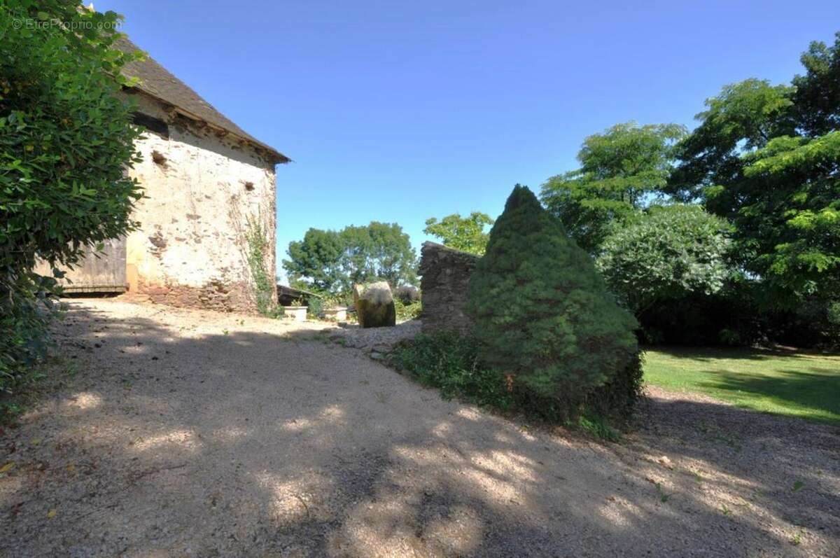 Maison à MIRANDOL-BOURGNOUNAC