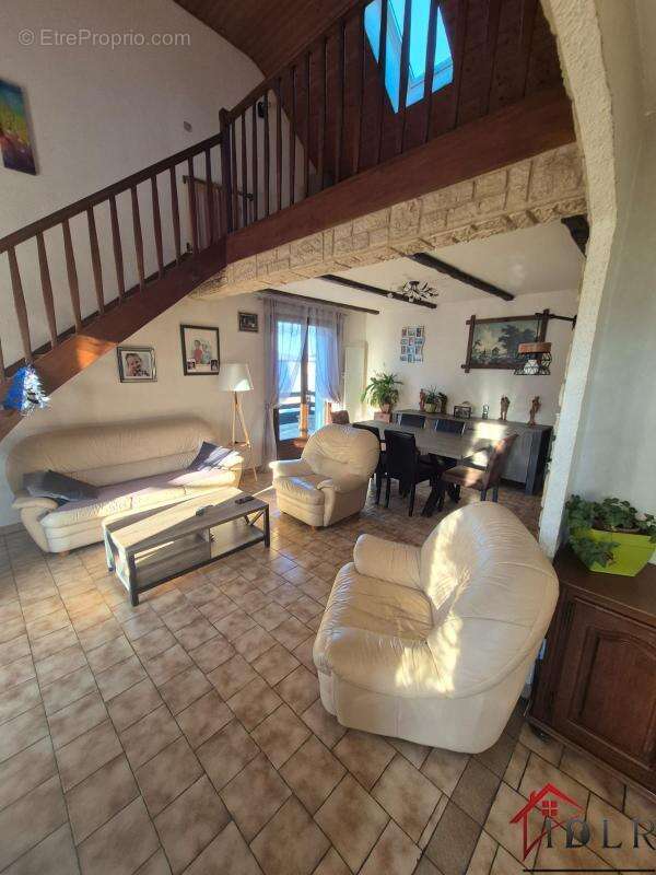 Maison à POULIGNEY-LUSANS