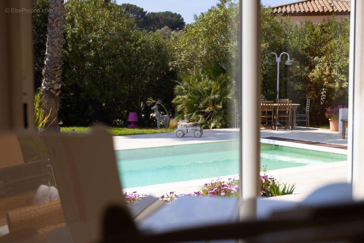 Maison à SAINT-CYR-SUR-MER