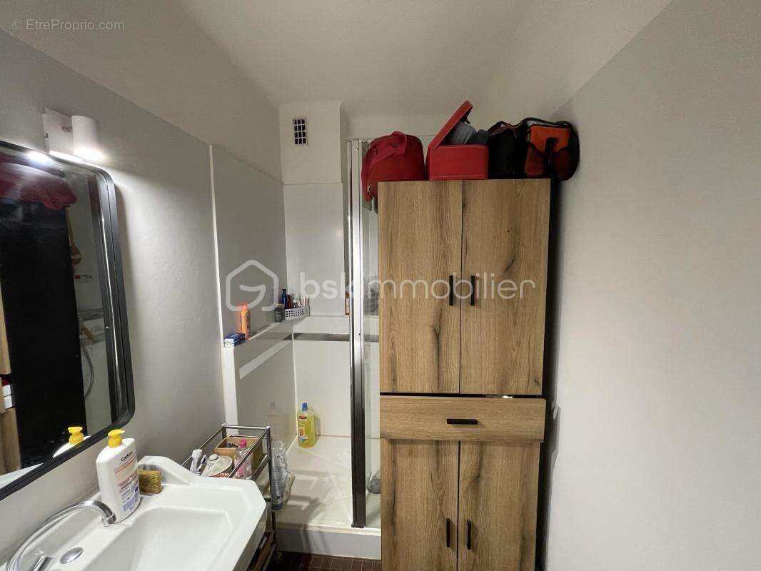 Rare ! superbe T2 traversant avec garage fermé privé, cave et deux balcons - photo 12