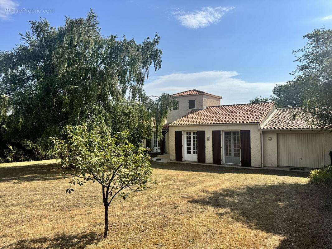 Maison 120 m² à Meursac  - photo 2