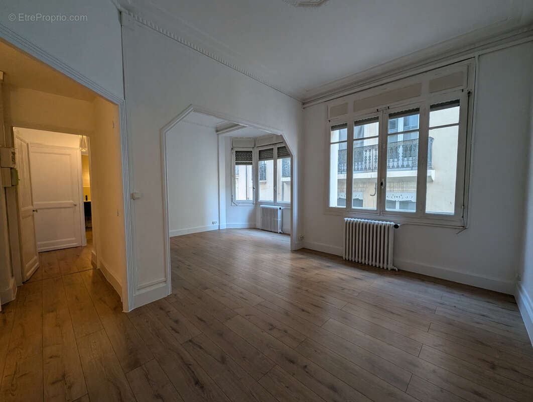 A vendre - beziers centre ville - appartement t3 de 72 m2 - photo 3