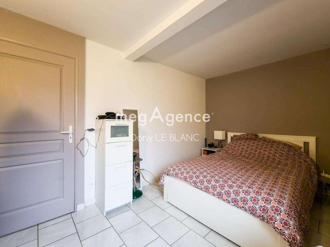 Appartement à JOUY