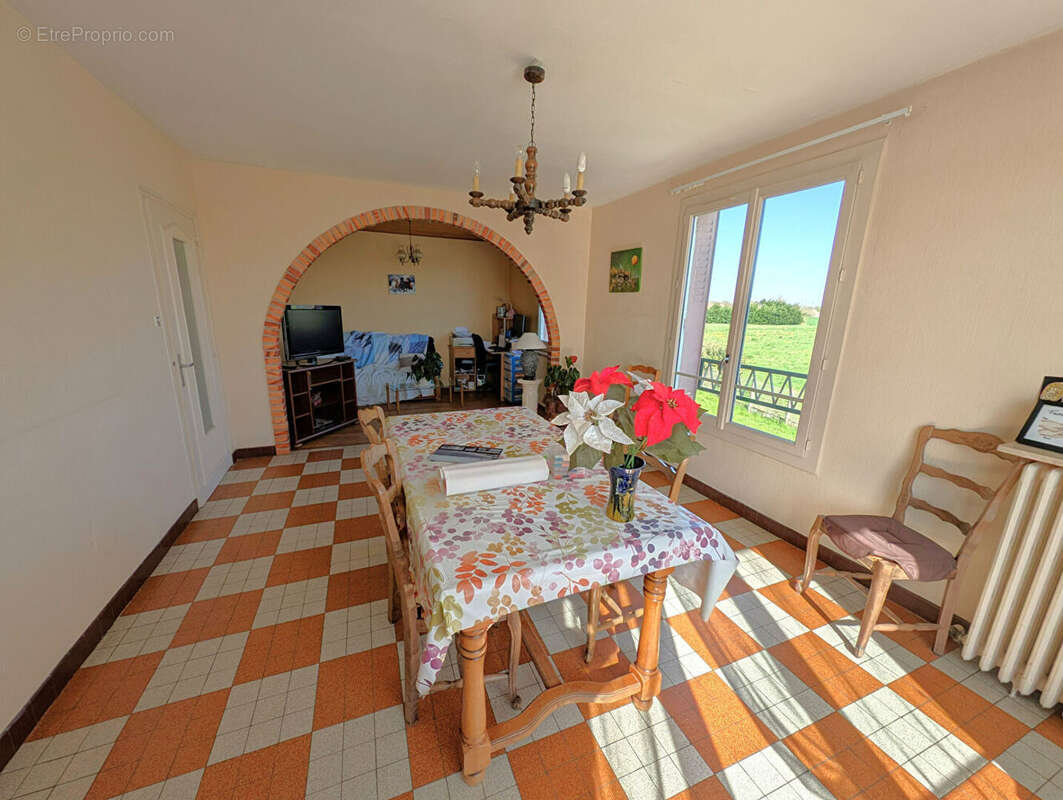 Maison à CHAMPIGNELLES