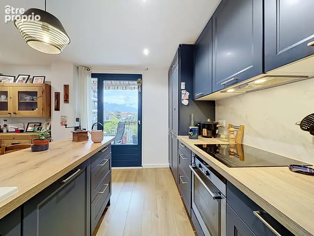 T4 rénové avec goût ? Terrasse de 24 m² et vue sur la Tournette - photo 3