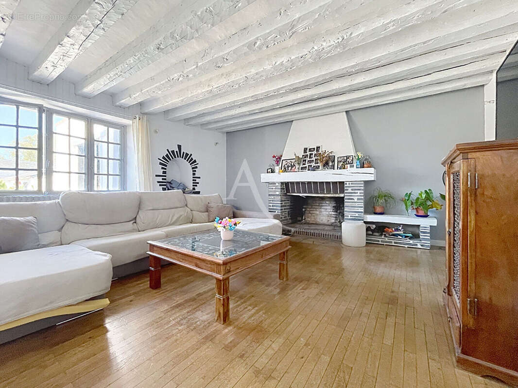 À vendre Trélazé : Maison ancienne de caractère - 6 pièces - 160 m² - photo 4
