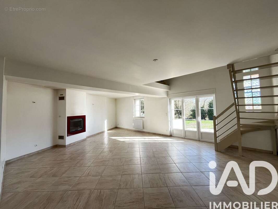 Photo 2 - Maison à NEUILLY-SAINT-FRONT