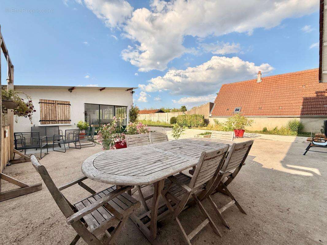 Aux portes d’Auxonne : Charme de l'ancien et beaux volumes. 6 chambres - 3 garages - photo 26