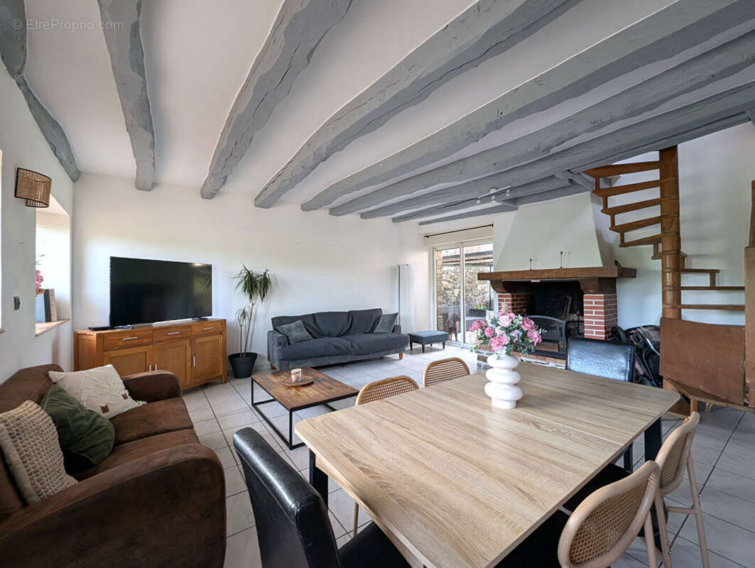 Maison à BAGUER-MORVAN