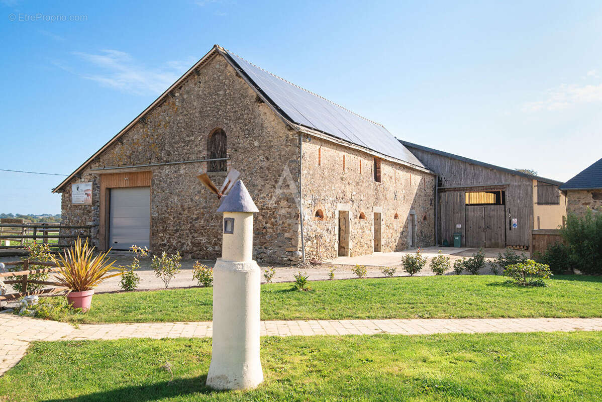 Maison à SAINT-OUEN-DES-TOITS