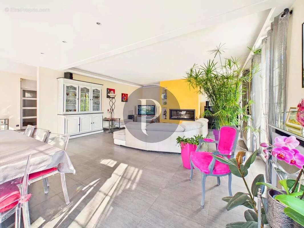 Maison à VERRIERES-LE-BUISSON