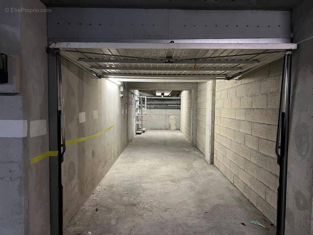 Parking à MANDELIEU-LA-NAPOULE