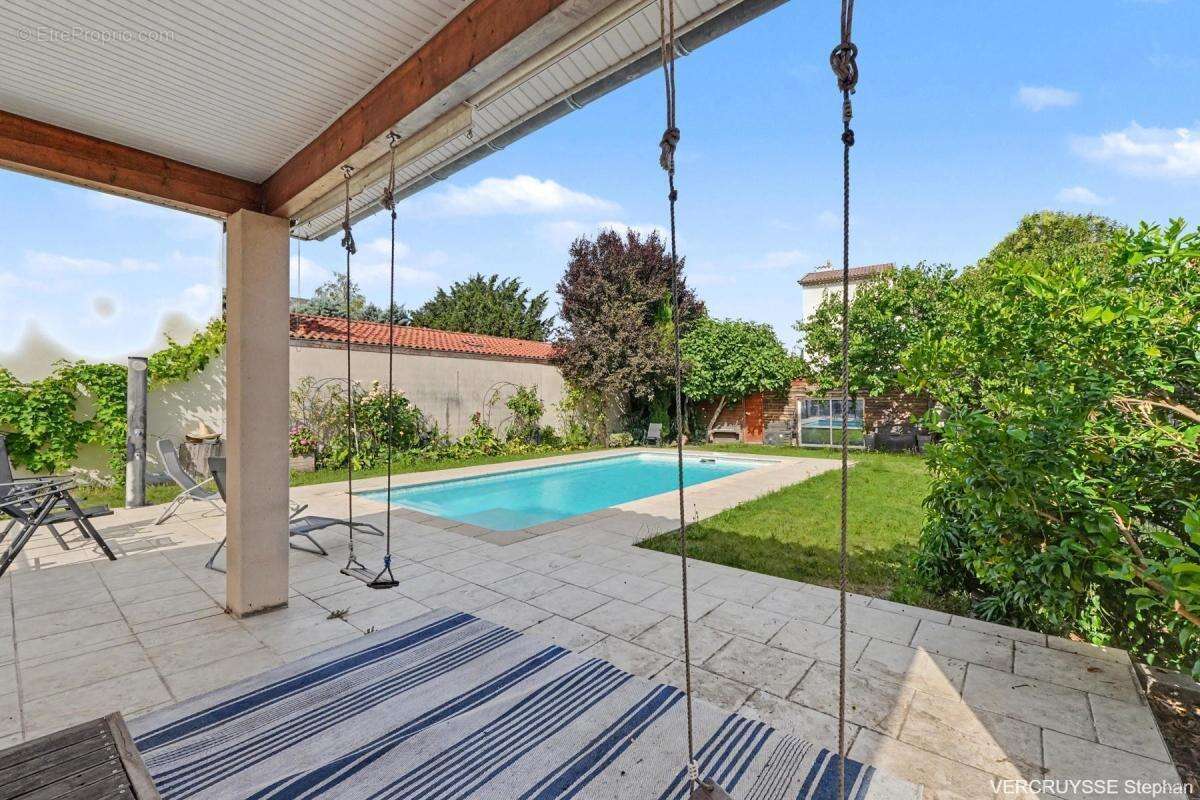Maison Castelginest  175 m²  7 Pièces  5 Chambres + Bureau, piscine  DPE C  Proche Écoles & Calme - photo 22