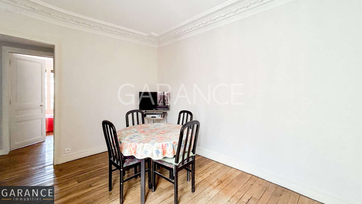 Appartement à PARIS-14E