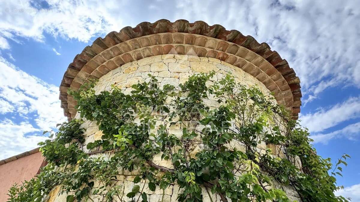 Maison à SAINT-CEZAIRE-SUR-SIAGNE