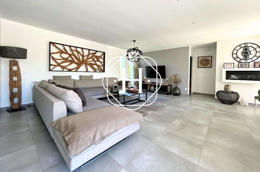 Maison à SAINT-DENIS-LES-BOURG