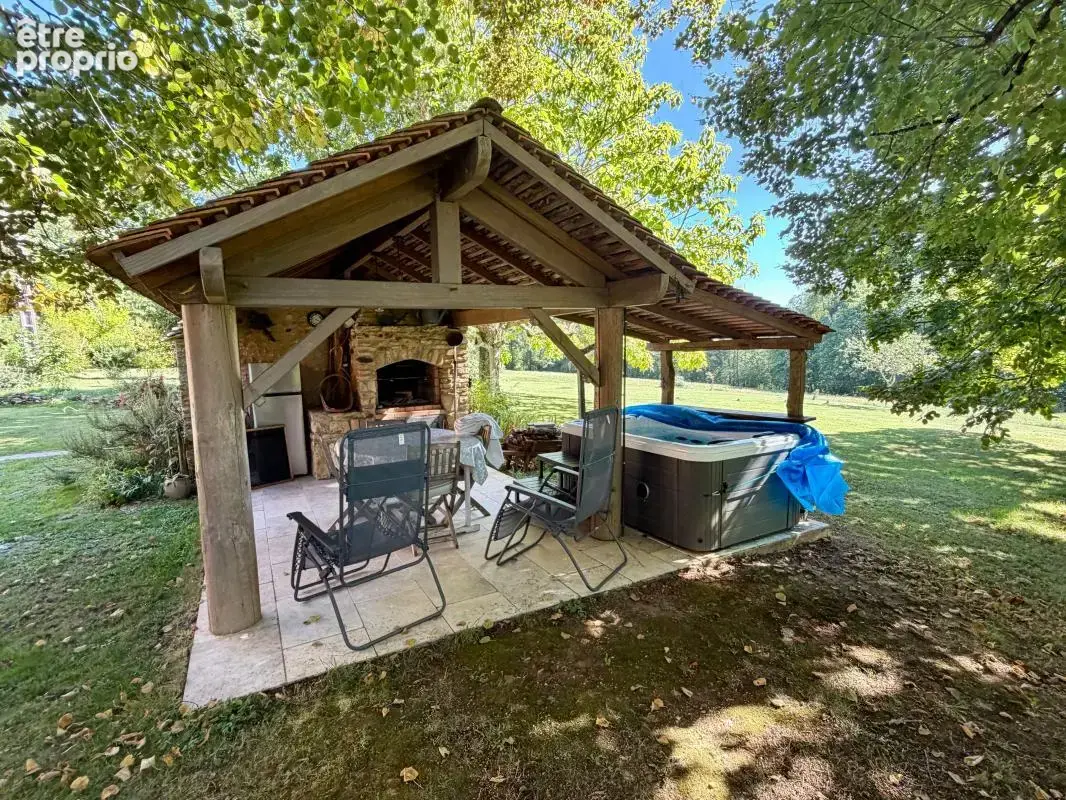 Maison de charme de plain-pied avec 2 roulottes, dépendances et plus de 4 hectares - photo 18