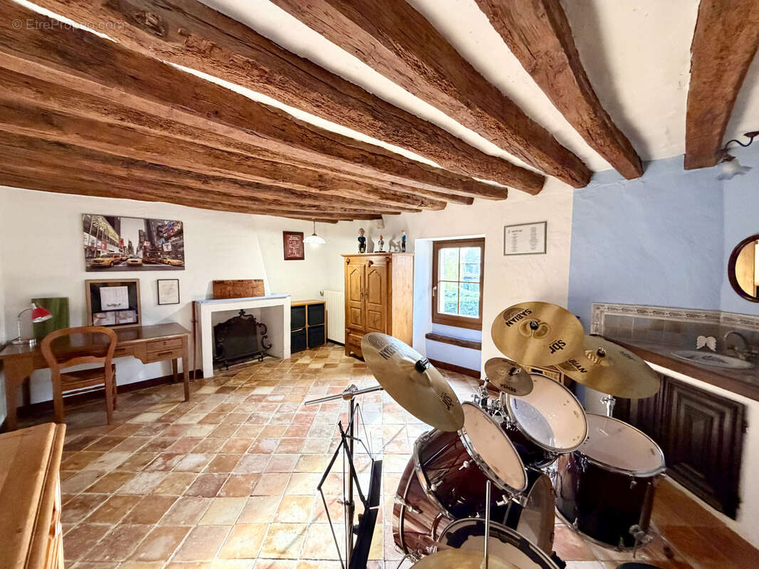 Maison à SAINT-CYR-SUR-MORIN