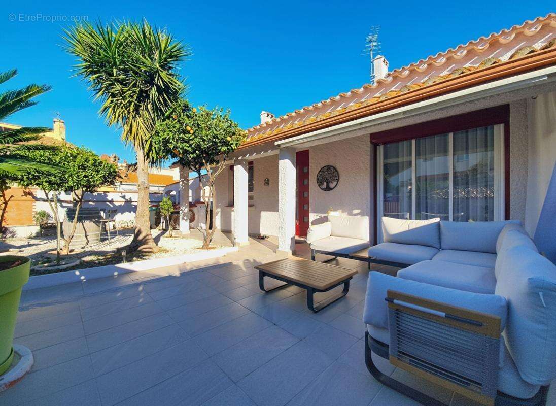 Maison à VILLENEUVE-DE-LA-RAHO