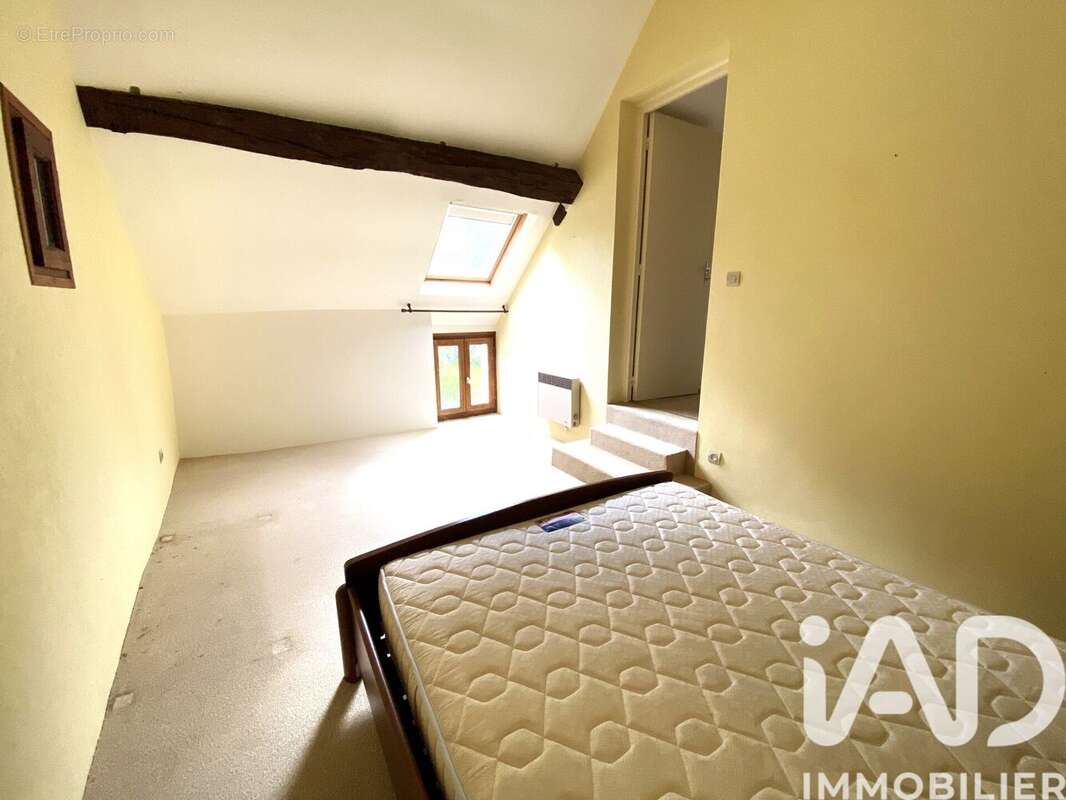 Maison 105 m² à Villeloin-Coulange  - photo 8