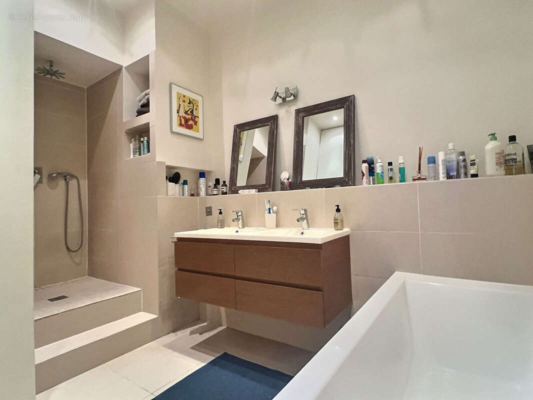 Appartement à MARSEILLE-6E