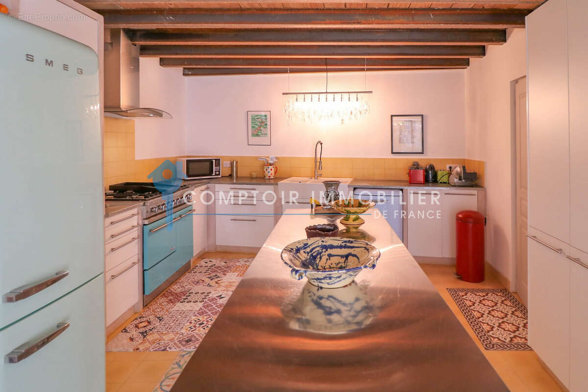 UZES CENTRE PIETON : Maison de ville style loft avec terrasse - photo 4