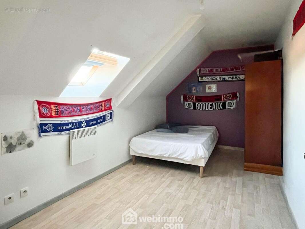 ...puis une deuxième... - Maison à BAUNE