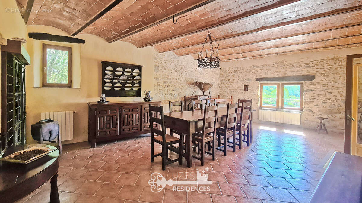 Ancienne magnanerie de caractère avec piscine et studio indépendant sur 6600 m2 de terrain - secteur Lussan - photo 5