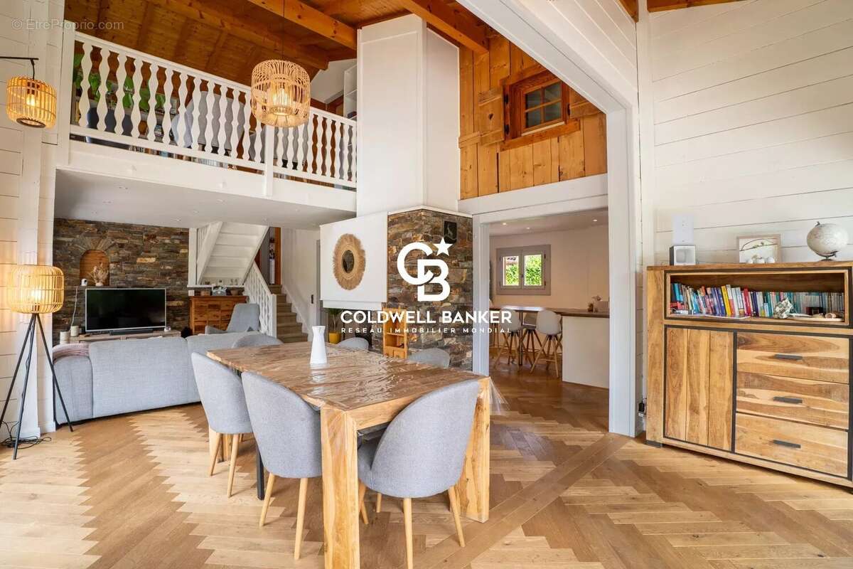 Maison chalet à Vétraz-Monthoux avec piscine chauffée, 5 chambres et jardin arboré - photo 3
