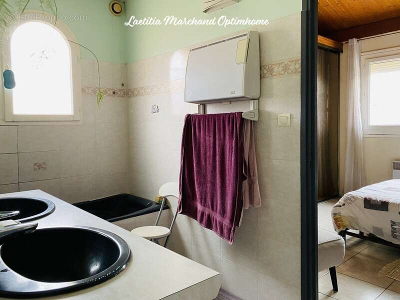Maison 4 faces 3 chambres piscine garage Prades(66) - photo 9