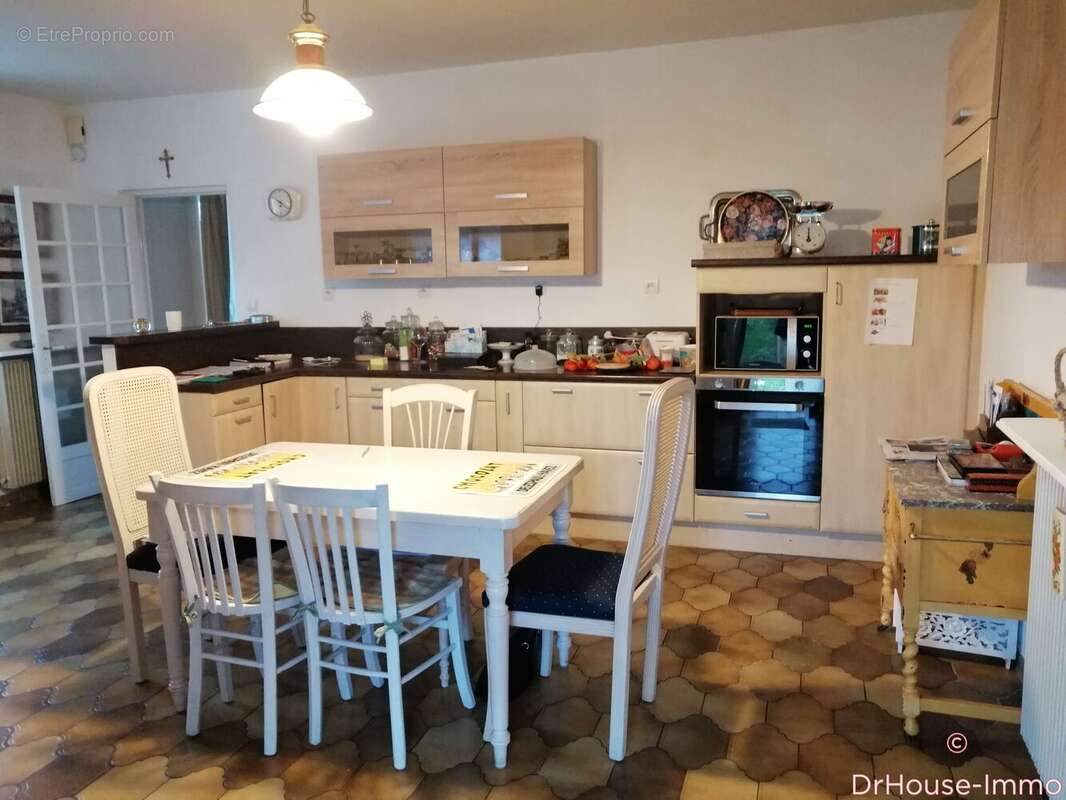 Maison à AMBRIERES-LES-VALLEES