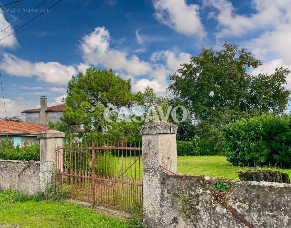 Maison à JAU-DIGNAC-ET-LOIRAC