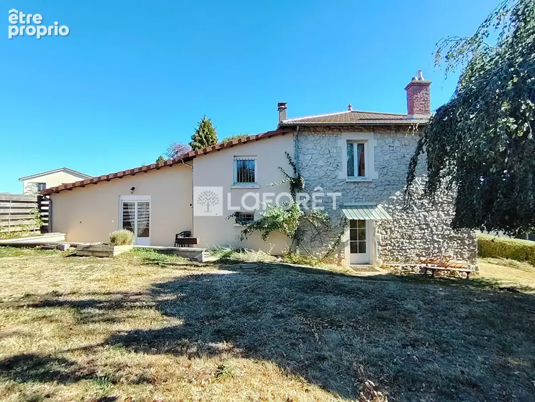 Photo Maison à Saint-Genest-Malifaux au prix de 345 000€