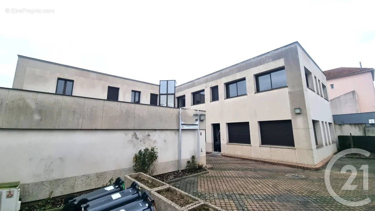 Autre à SAINT-MAUR-DES-FOSSES