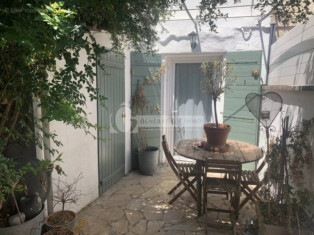 Maison à FONTVIEILLE
