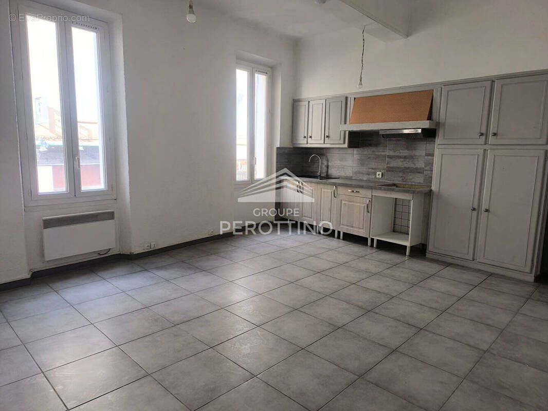 Appartement à ROQUEVAIRE