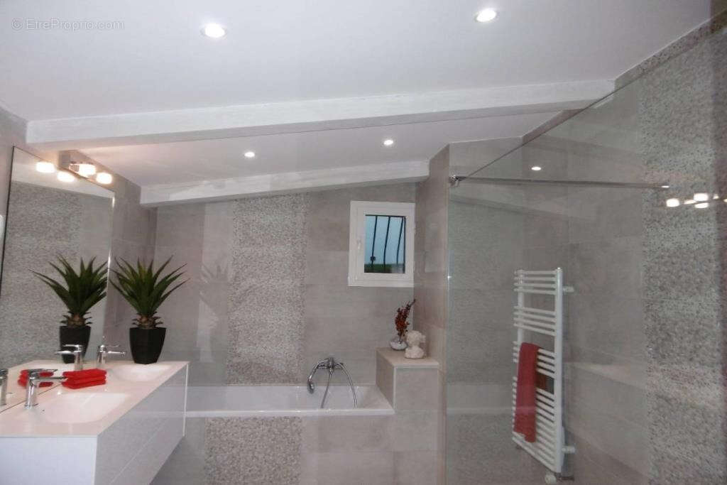 Maison à MOUGINS