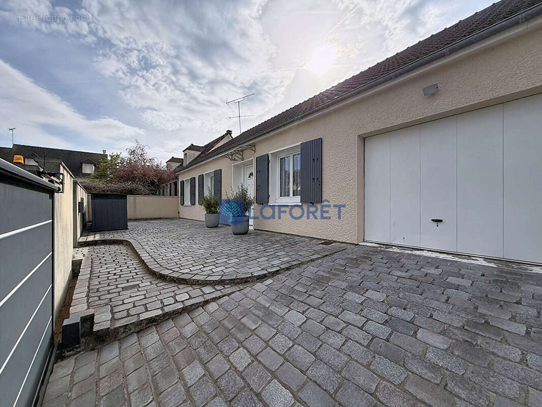 Maison à DAMMARIE-LES-LYS